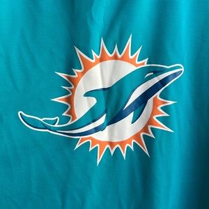 Men’s XL Miami Dolphins cool base short sleeve shirt.